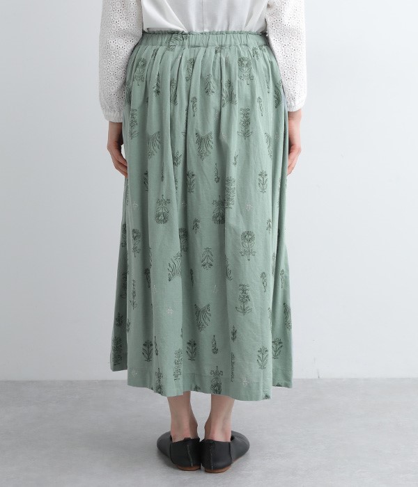 【tukuroi by SUN VALLEY】コットンリネン平織り　総柄刺繍スカート(A・グリーンブルー)