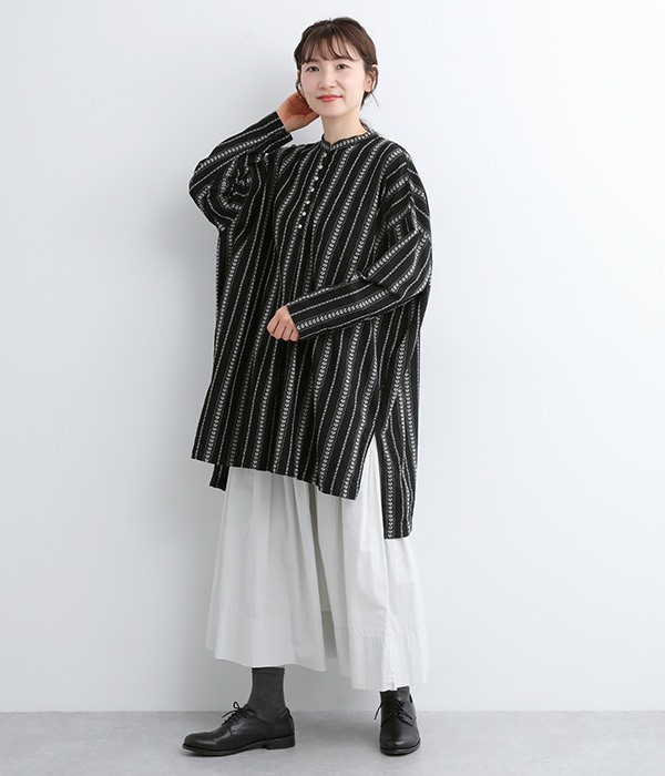 【tukuroi by SUN VALLEY】コットン×ポリエステルドビーストライプ　日本製品染チュニックシャツ(D・ブラック)