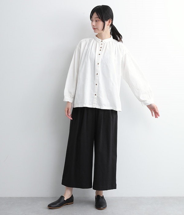 【tukuroi by SUN VALLEY】コットンジャカード　日本製品染ギャザーシャツ(A・オフホワイト)
