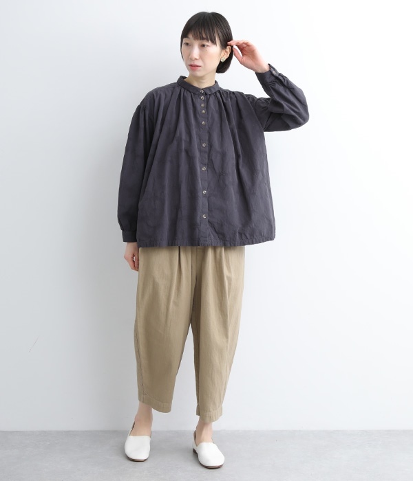 【tukuroi by SUN VALLEY】コットンジャカード　日本製品染ギャザーシャツ(D・チャコール)