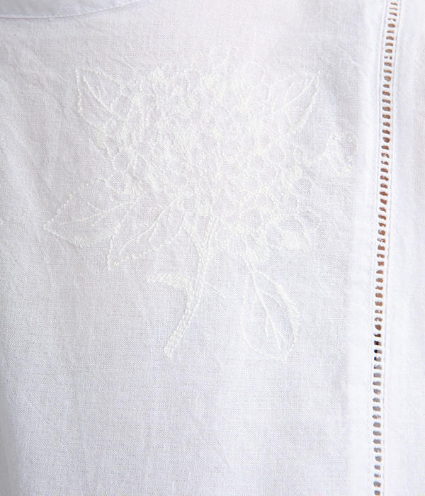 【tukuroi by SUN VALLEY】コットンリネンローン平織　モチーフ・スカラップ刺繍　プルオーバー(B・ホワイト)
