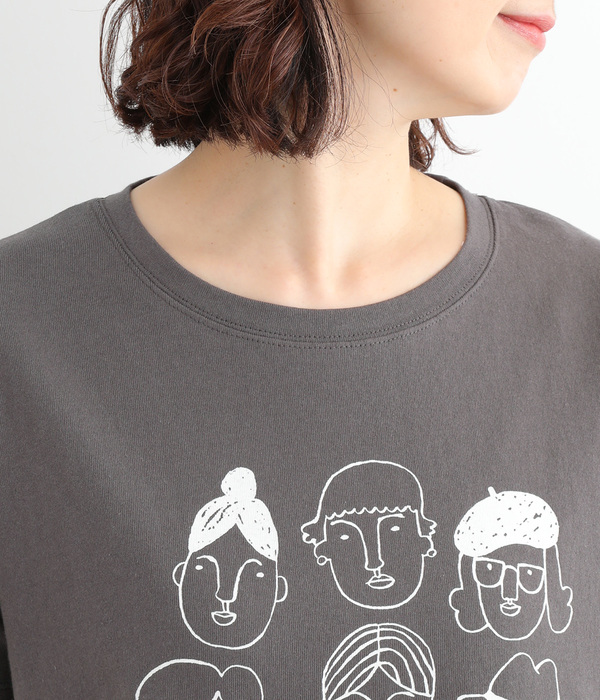 コットン天竺顔イラストプリントTEE(C・チャコール)