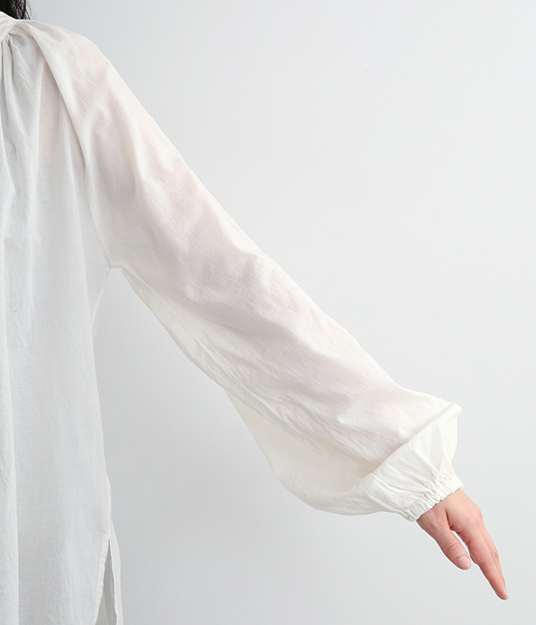 キャンブリックボイル袖刺繍プルオーバー(A・オフホワイト)