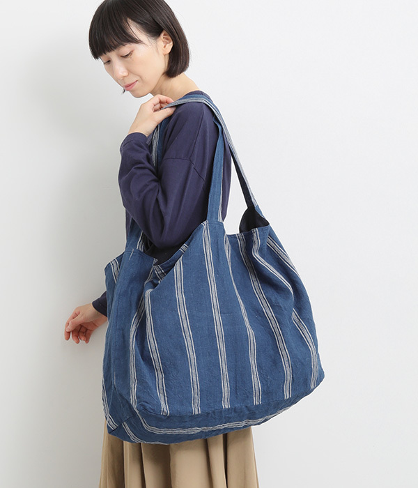 アンティークリネンとモノグラム刺繍と手刺繍レースのパッチ