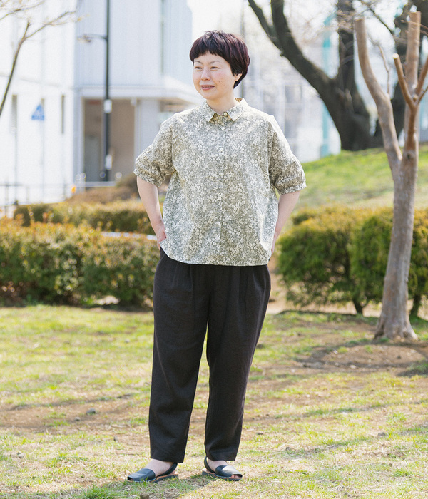 リネンレーヨンツイル　タックテーパードパンツ(ブラック)