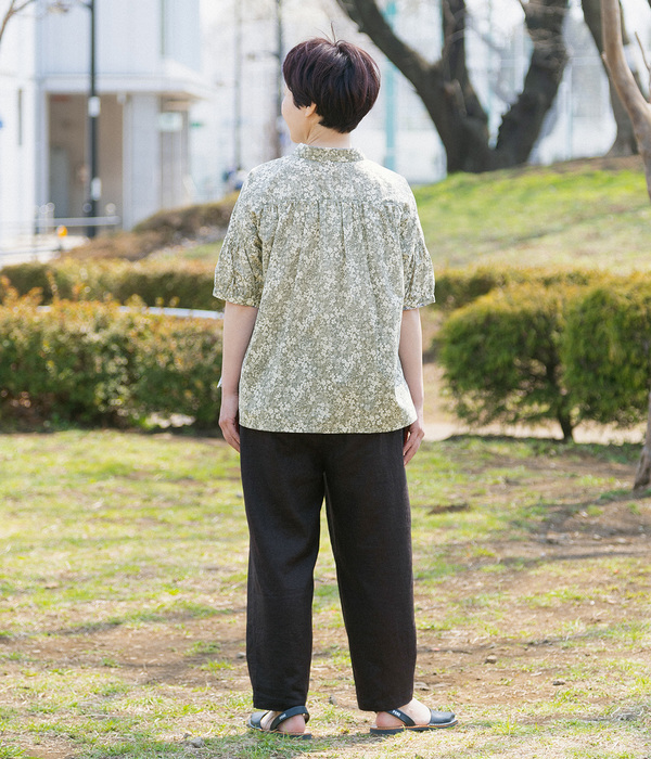 リネンレーヨンツイル　タックテーパードパンツ(ブラック)