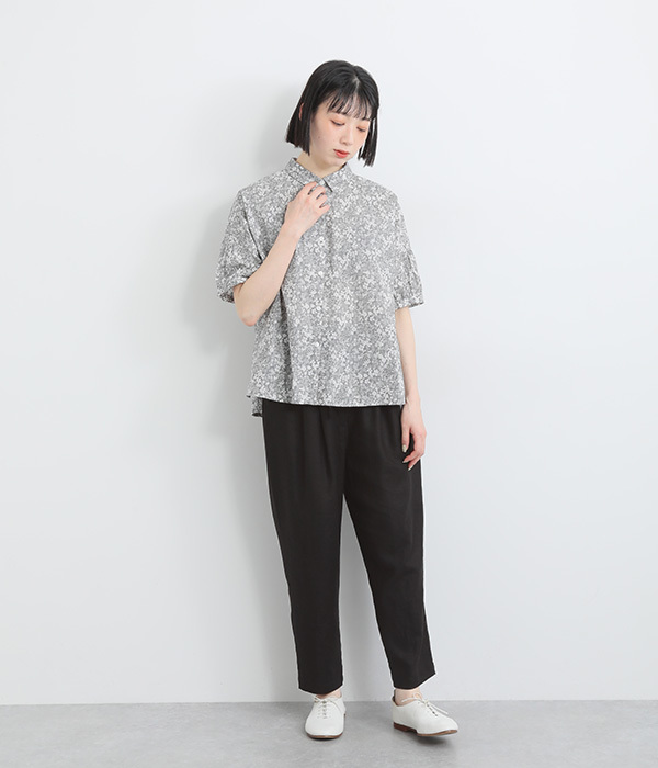 リネンレーヨンツイル　タックテーパードパンツ(ブラック)
