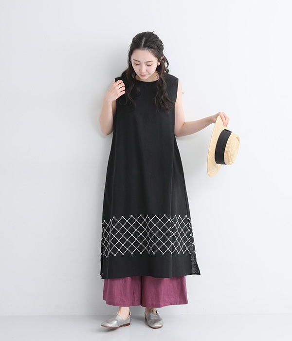 コットンリネン平織り 刺繍ワンピース(A・ブラック)【再入荷】｜blue 