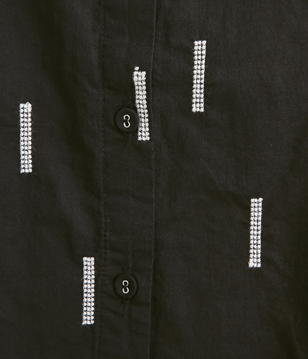 スティック刺繍チビ襟5分袖ブラウス(B・ブラック×アイボリー)