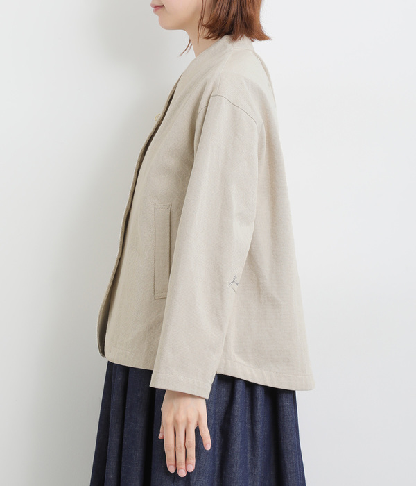 コットンリネンエルボーロゴ刺繍ノーカラージャケット(A・キナリ)