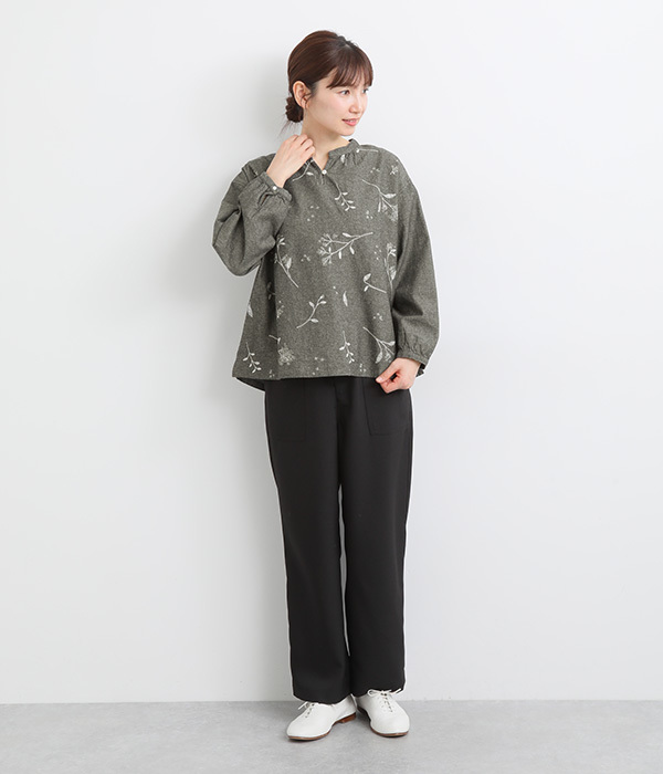 花柄刺繍キーネックブラウス(C・ブラック)