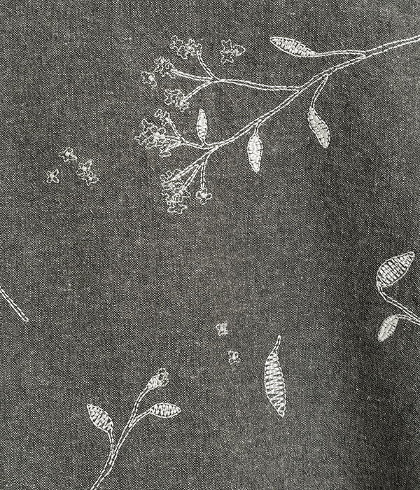 花柄刺繍キーネックブラウス(C・ブラック)
