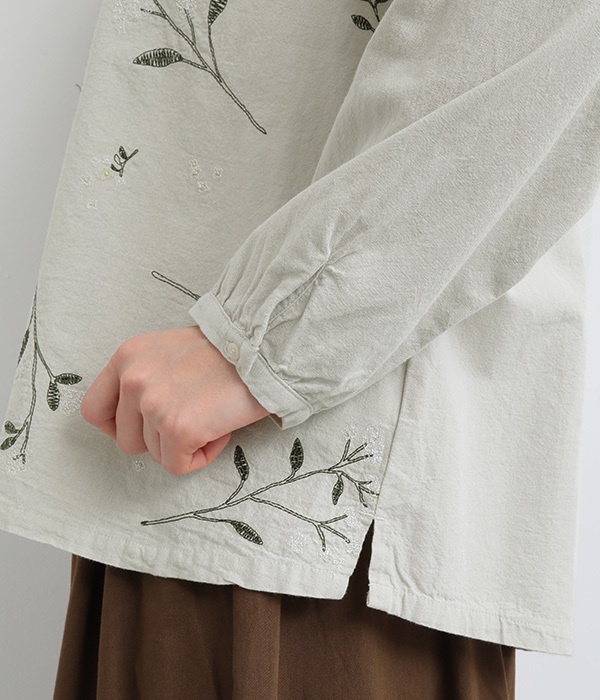 花柄刺繍キーネックブラウス(C・ブラック)
