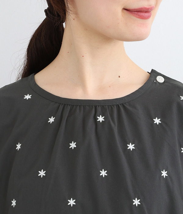コットン 小花柄刺繍フレアワンピース(チャコールグレー)