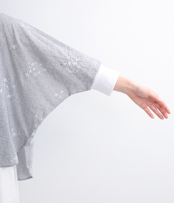 コットンリネン小花刺繍柄ドルマン袖ゆったりブラウス(A・ホワイト×パープルブルー)