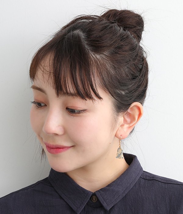 抱きあわじ結び　ピアス(A・薄墨×練色)