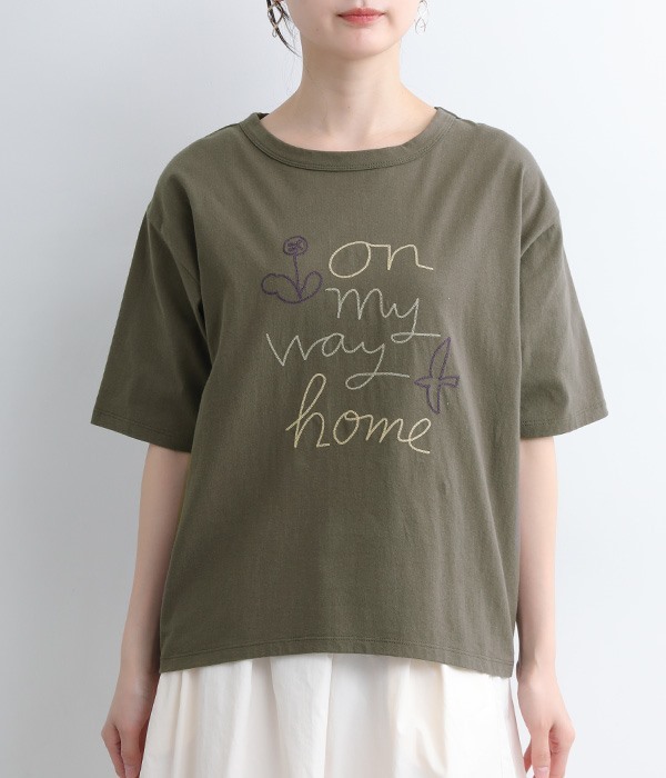 on my WAY home刺繍Tシャツ(B・チャコールブラック)