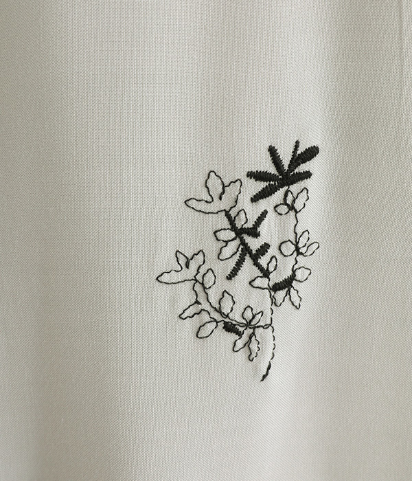 お花刺繍ギャザーワンピース(A・ライトグレー)