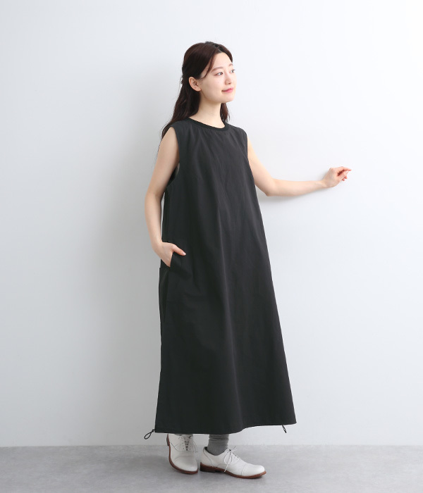 コットン広巾綾ダンプノースリーブドロストロングワンピース(ブラック)