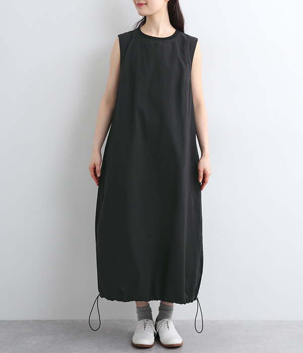 コットン広巾綾ダンプノースリーブドロストロングワンピース(ブラック)