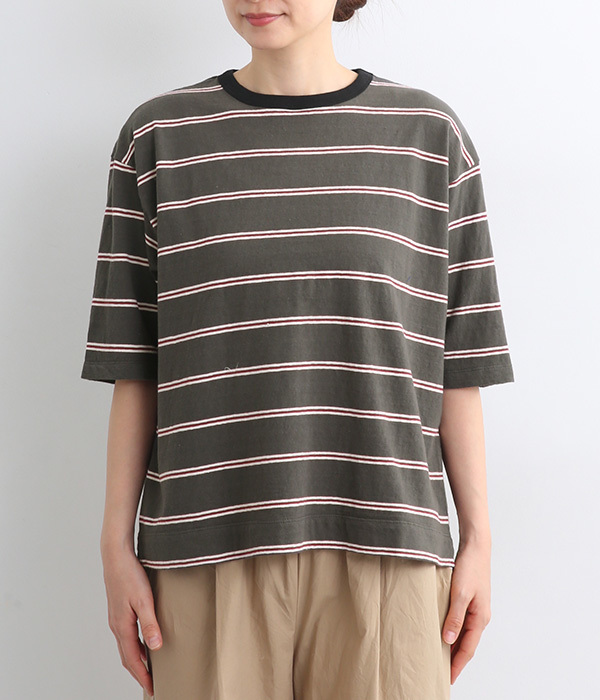 コットンクレセールボーダーミニスリットヘムTシャツ(B・チャコール)