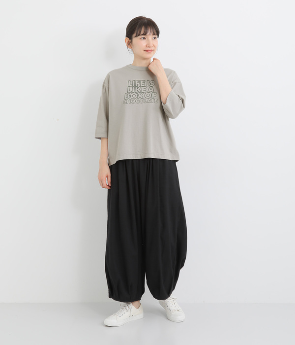 コットンBD天竺サイドスリットプリントTシャツ<LIFE IS LIKE A BOX OF CHOCOLATE> (B・グレー)