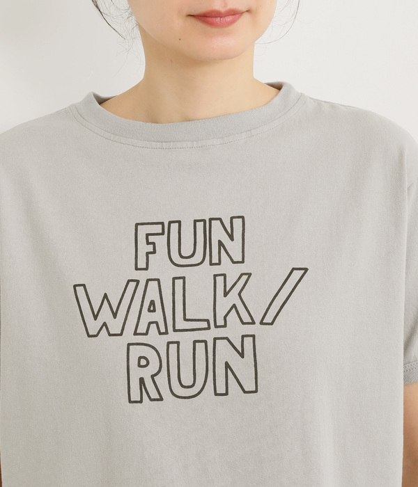 コットン天竺半袖プリントTシャツ〈FUN WALK/RUN〉(B・グレー)