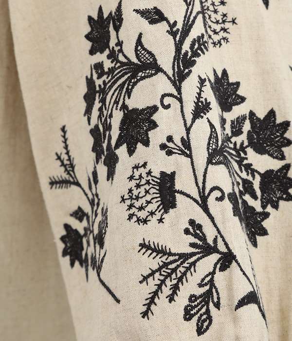 コットンリネン平織り　袖刺繍ブラウス(A・ナチュラル)
