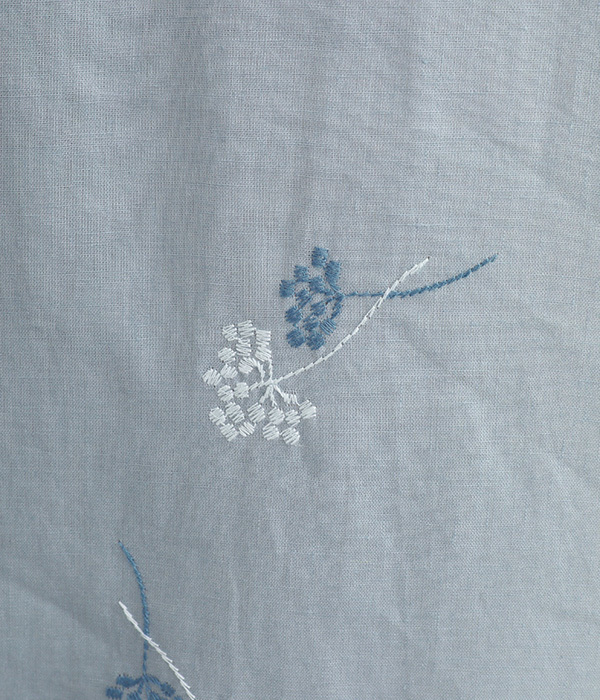 コットンリネン花刺繍　フリル前開きワンピース(B・グレイッシュブルー)