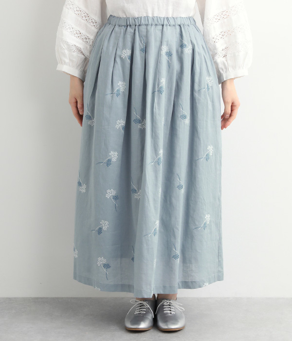 コットンリネン花刺繍　タックスカート(A・グレイッシュブルー)