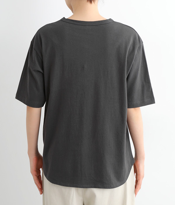 ラフィ天竺リリックスプリント裾ラウンドTシャツ(B・スミクロ)