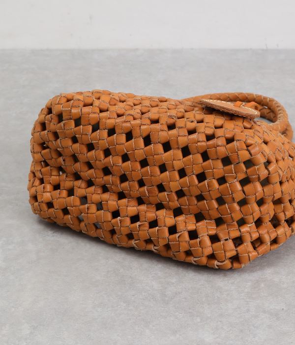 ヌメ革 石畳編みハンドバッグ(ブラウン)