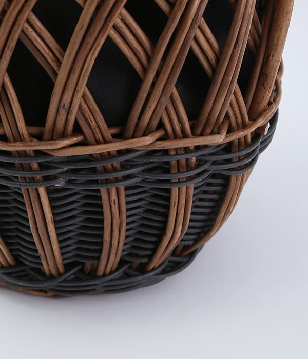 表情豊かな編み柄がポイント　柳とポリプロピレンの丸型カゴバッグ(A・ブラック)