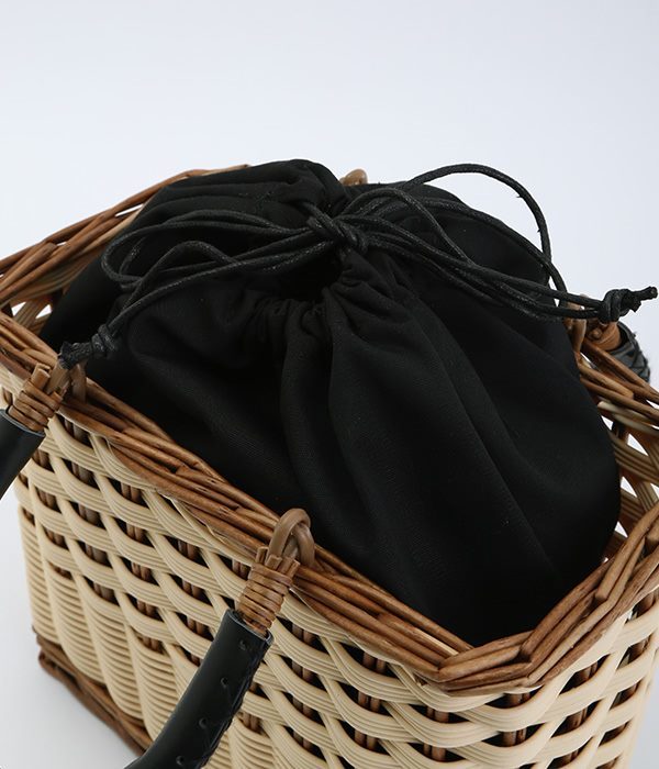 表情豊かな編み柄がポイント　柳とポリプロピレンの四角いカゴバッグ(A・ブラック)