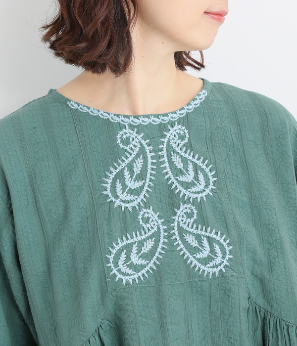 ペイズリー柄ラクノウ風刺繍ギャザーブラウス(C・チャコール)