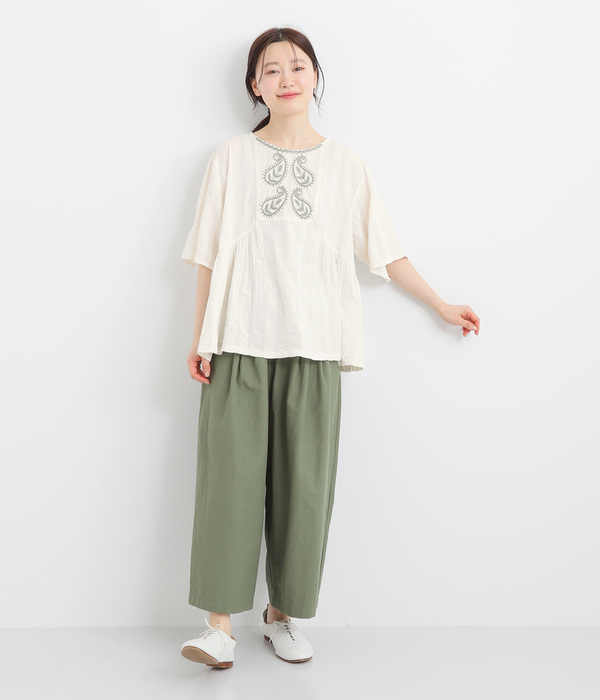 ペイズリー柄ラクノウ風刺繍ギャザーブラウス(C・チャコール)