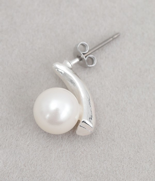 pearl on metal ピアス(B・シルバー)