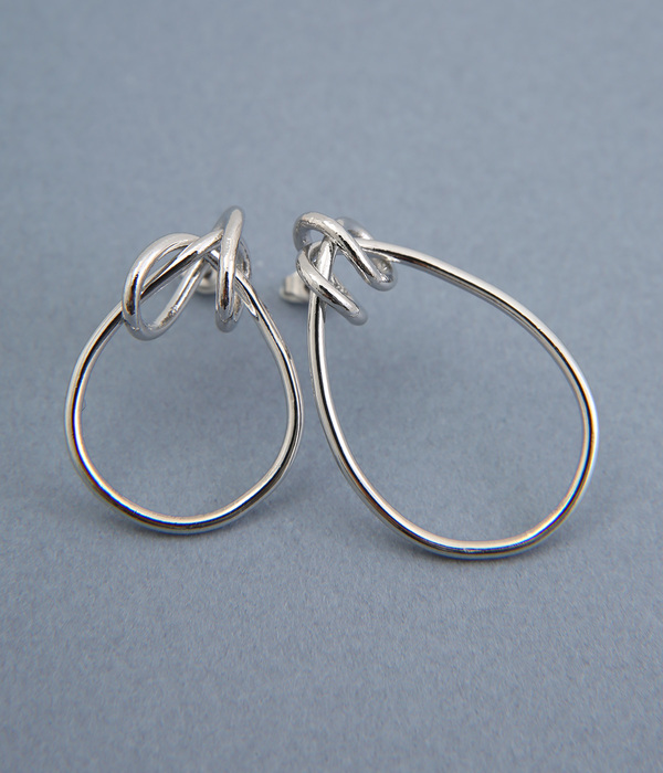 knot motif asymmetry　ピアス(B・シルバー)