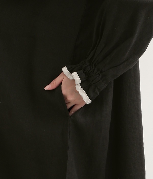 平織リネン　バイカラー胸元ギャザーフリルワンピース(B・ブラック×ベージュ)