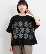 コットン天竺キャリコフラワー発砲プリントTシャツ(C・ブラック)